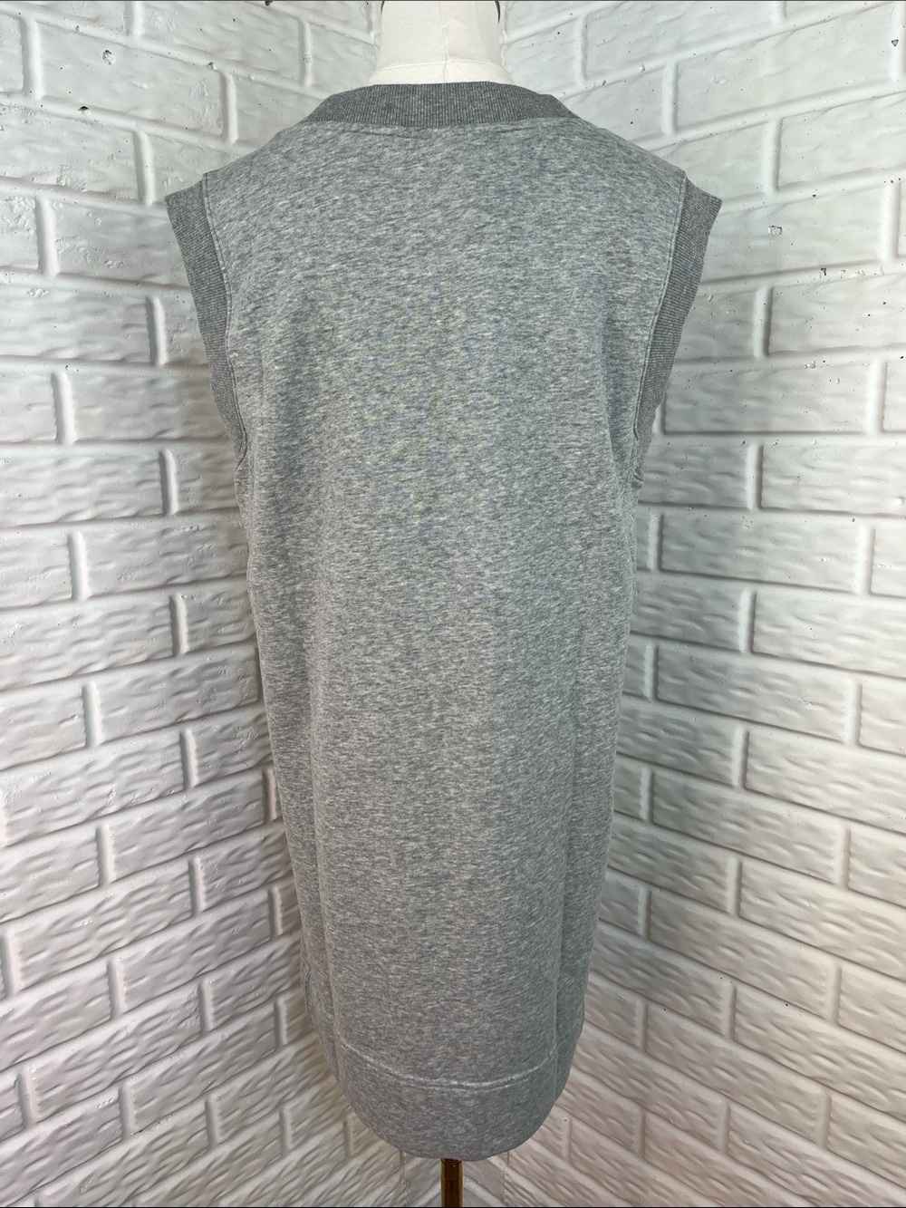 Vuori Sedona Vest Sweatshirt Dress Light Heather Grey Sleeveless Sz Sm NWOT - Picture 6 of 12